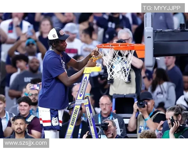 卡里斯勒韦尔在NBA赛场上的成长与挑战之路探讨