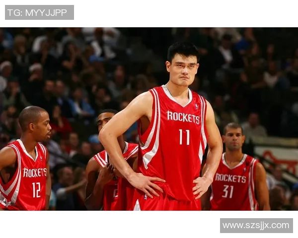 姚明在2004年火箭对决小牛的经典比赛回顾与精彩瞬间分析